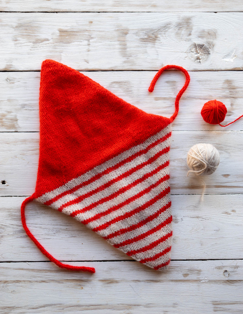Pointed Bonnet Knitting Pattern